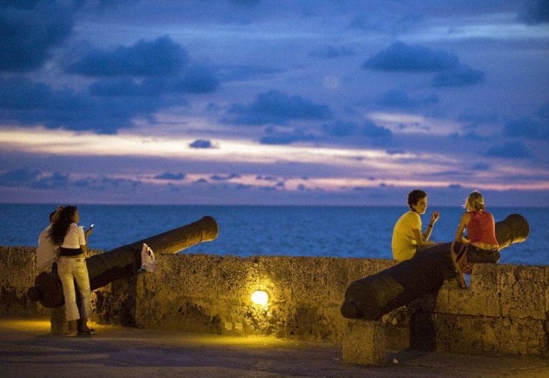 Conhecer o Monumento La India Catalina e as Muralhas de Cartagena, logo ao lado