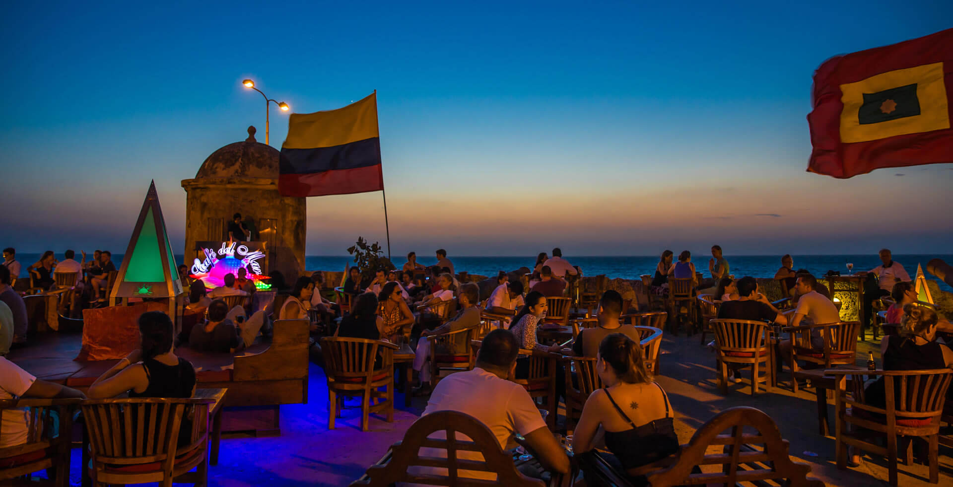 Noite no Cafe del Mar em Cartagena