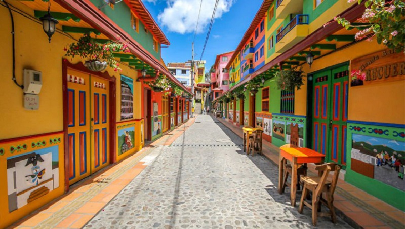 Rua da cidade de Guatapé na Colômbia
