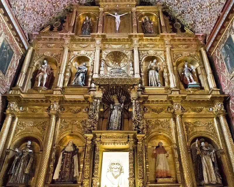 Altar do Museu Santa Clara em Bogotá