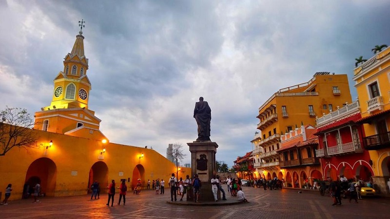 Praça da Torre del Reloj em Cartagena