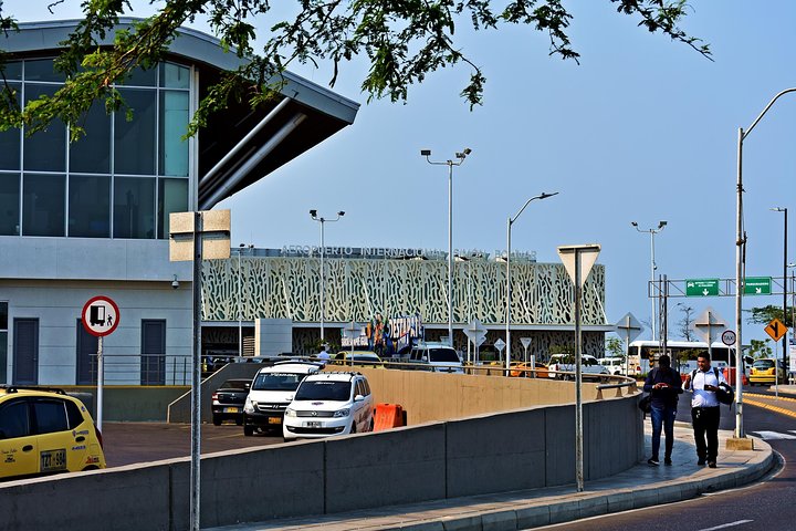 Entrada do aeroporto Simón Bolívar International Santa Marta