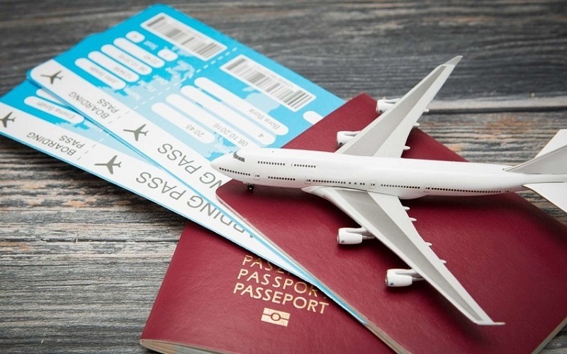 Passagem e passaporte para viajar
