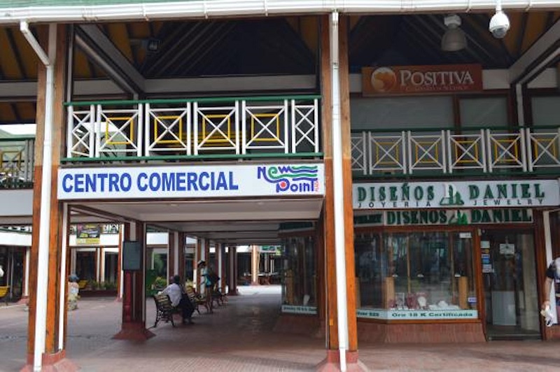Centro comercial New Point em San Andrés