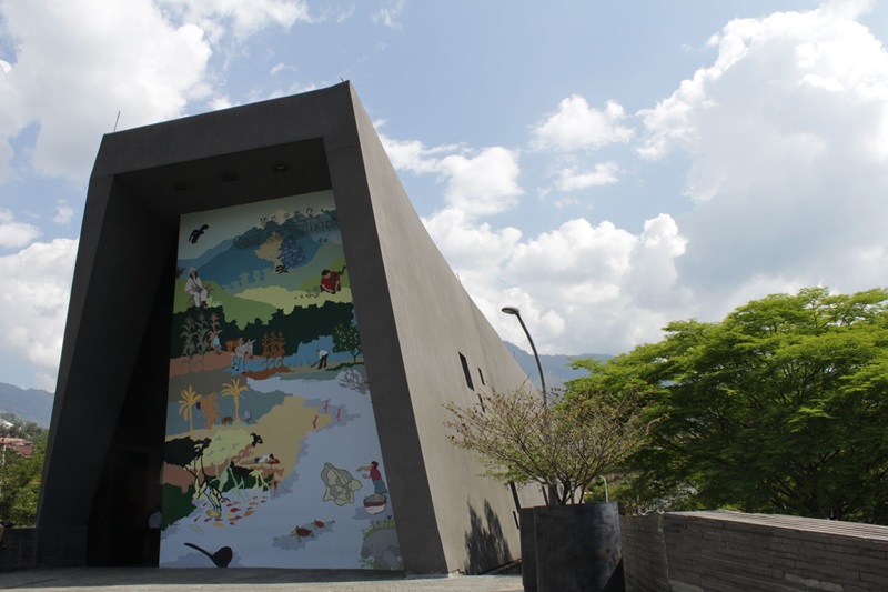 Fachada do Museu Casa de la Memoria em Medellín