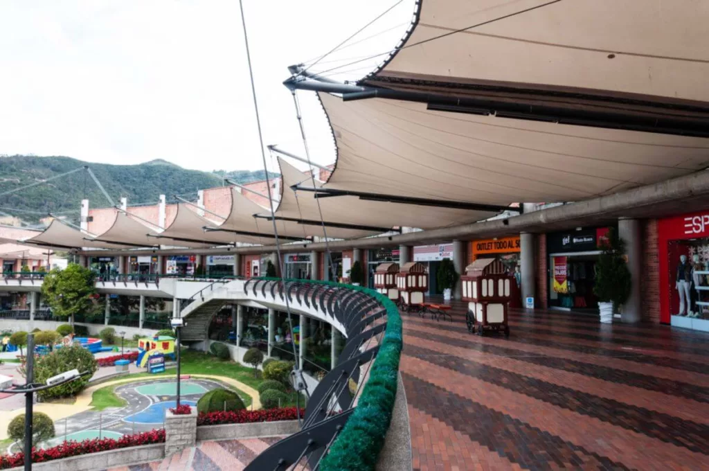 Outlet Centro Comercial y recreacional Bima em Bogotá