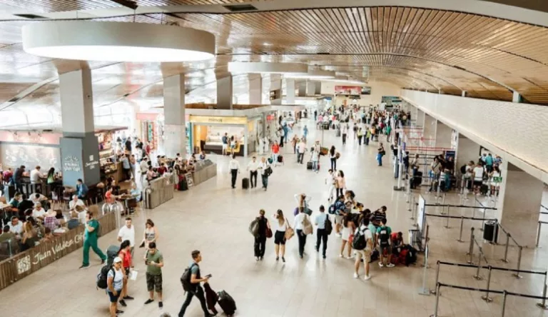 Transfer do aeroporto de Cartagena ao centro turístico