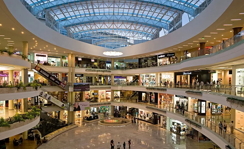 Interior do shopping Santafé em Medellín